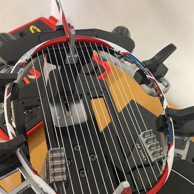 Hovedbilde Strenging av racket